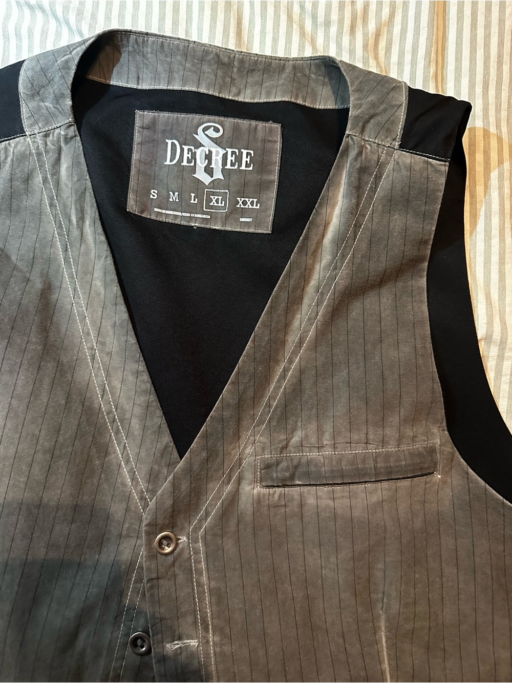 Decree Men's Gray Pinstripe Vest - Gray